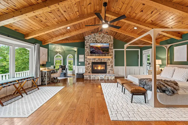 Master suite sitting area