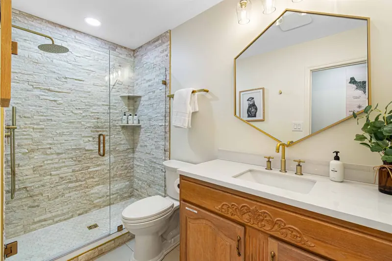 Main-floor hallway bath